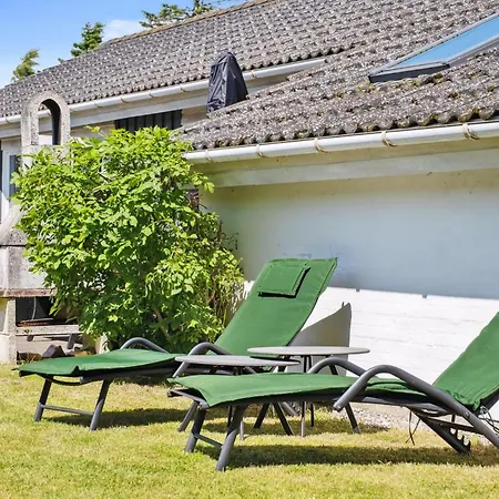 Holiday Nitis - 250m From The Sea By Interhome