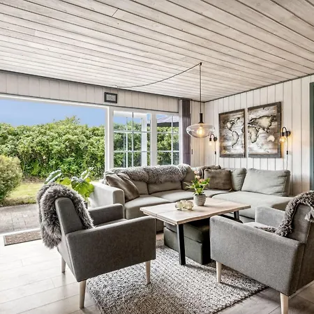 Holiday Nitis - 250m From The Sea By Interhome